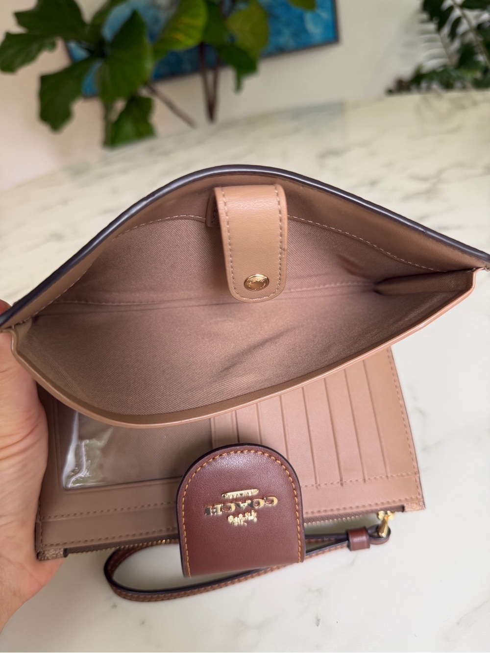 Coach Phone Wallet In Signature Canvas CW780 Gold Tan Brown Tech ID Wristlet - Picture 11 of 15